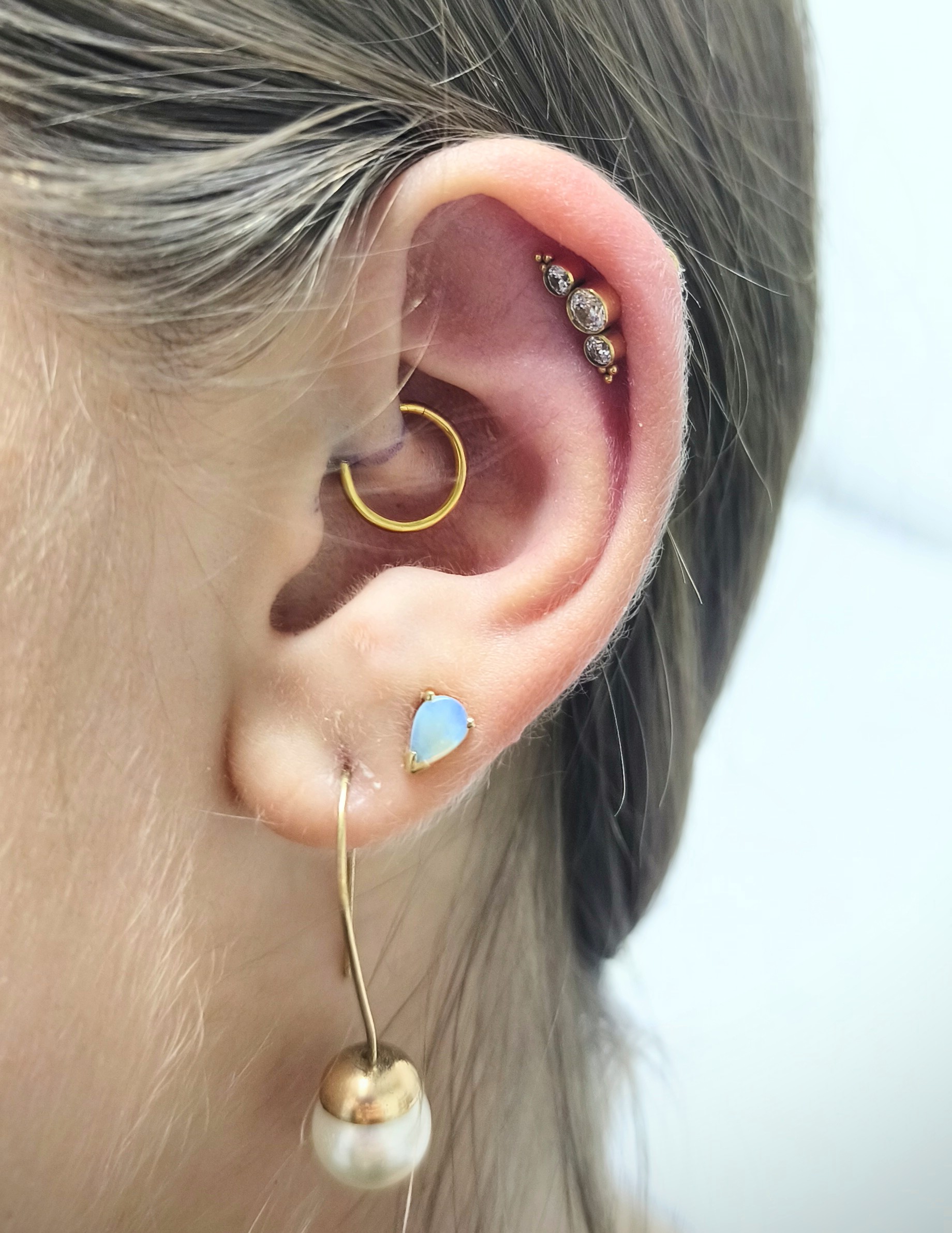 Composizione di piercing all'orecchio