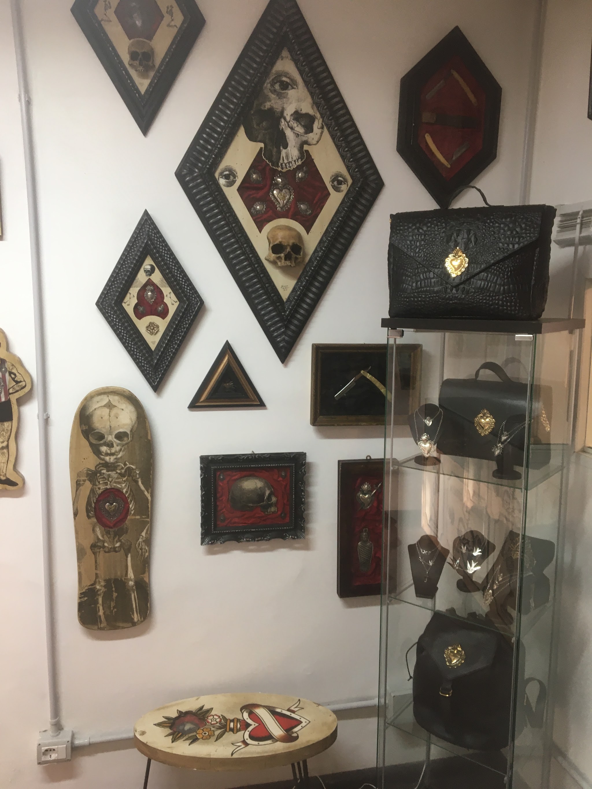 Opere e dettagli dell'interno dello studio